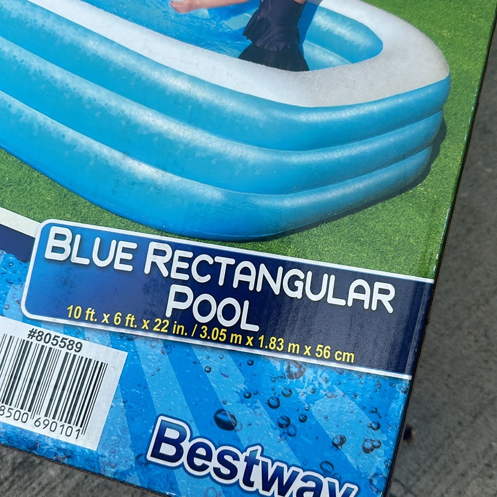 Swimming pool - Picture 2 of 4